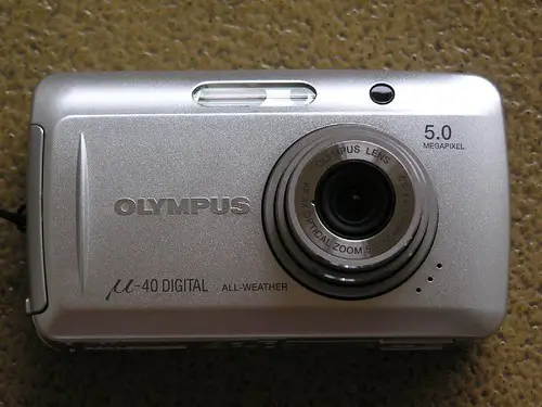 #534 New underwater camera: Olympus μ-40, front, lens cover open