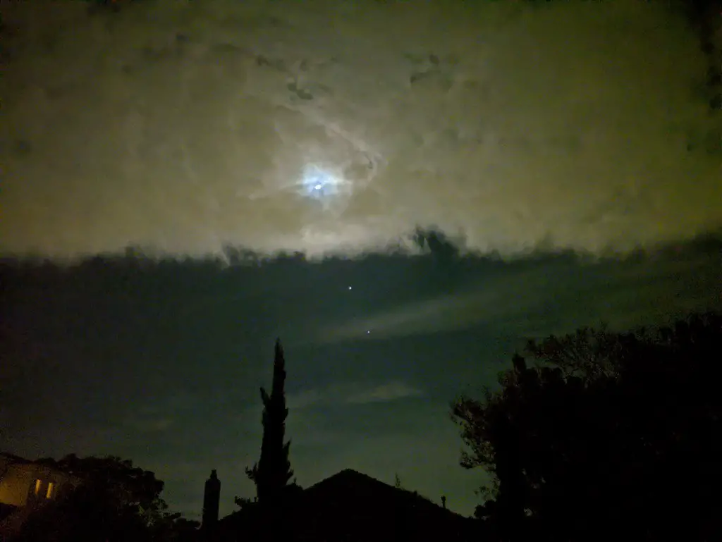 Cloud front coming in over Melbourne - moon, Jupiter, Saturn in a row - Google Camera Night Sight Astrophotography mode